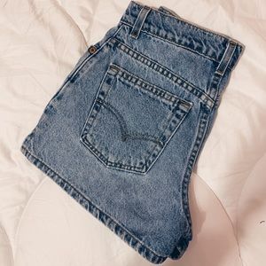 VINTAGE Levi denim shorts